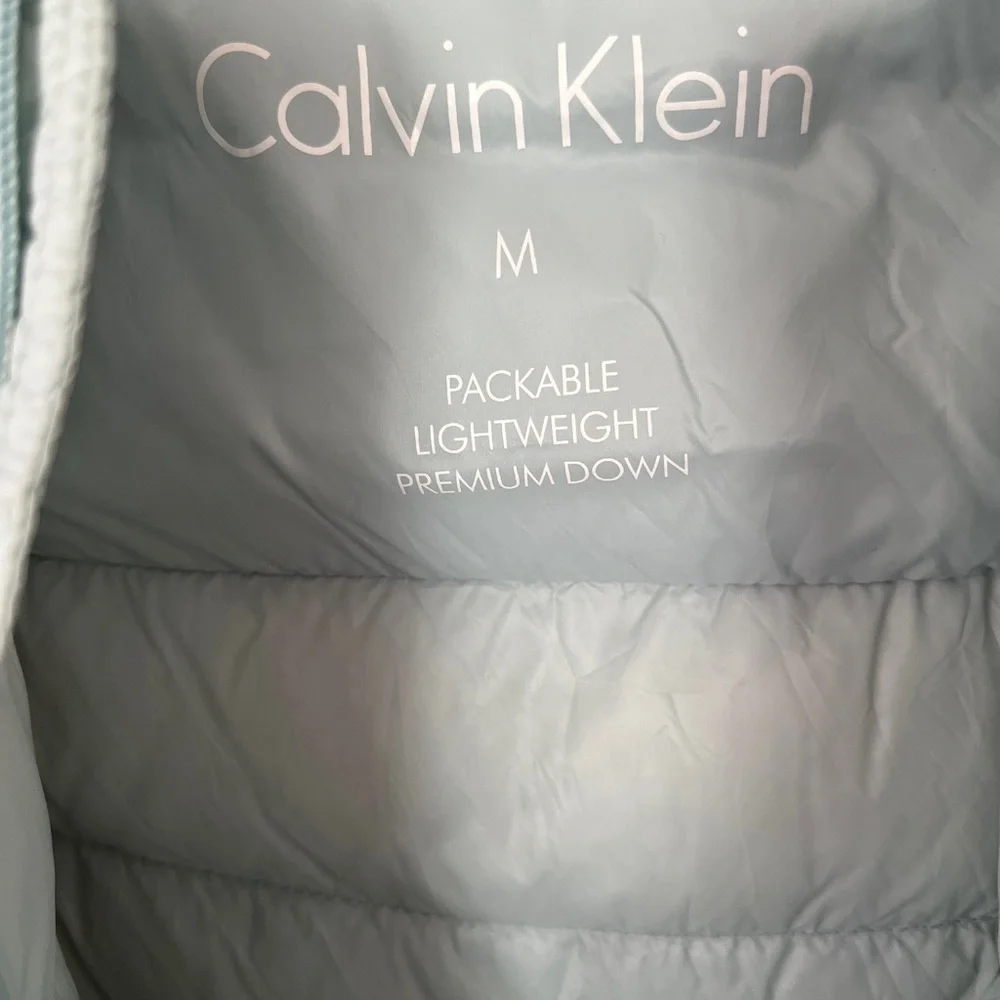 Calvin Klein packable down jacket medium - Picture 2 of 4